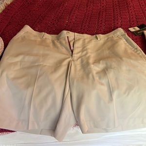 Men’s light weight shorts. Beige, size 38